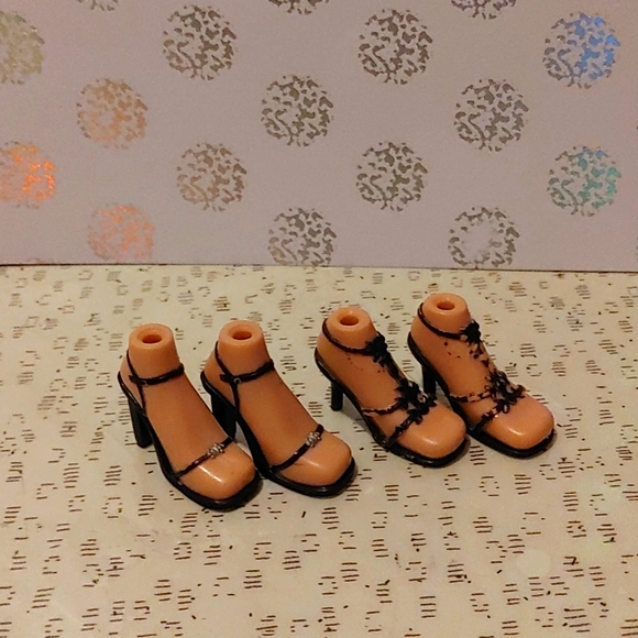 MGA Bratz High Heel Shoes - Picture 2 of 3